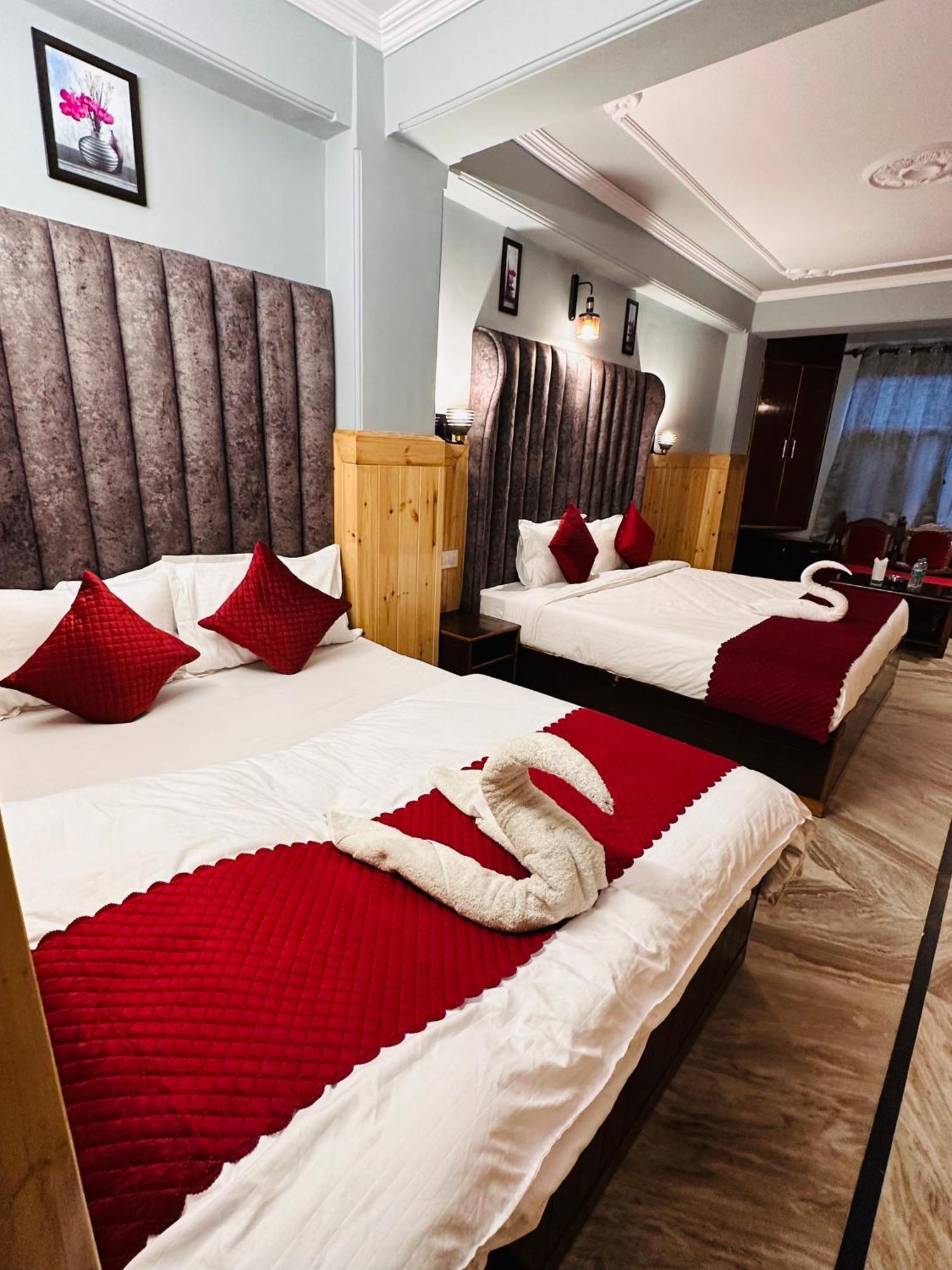 Hotel Avalanche Shimla Bagian luar foto