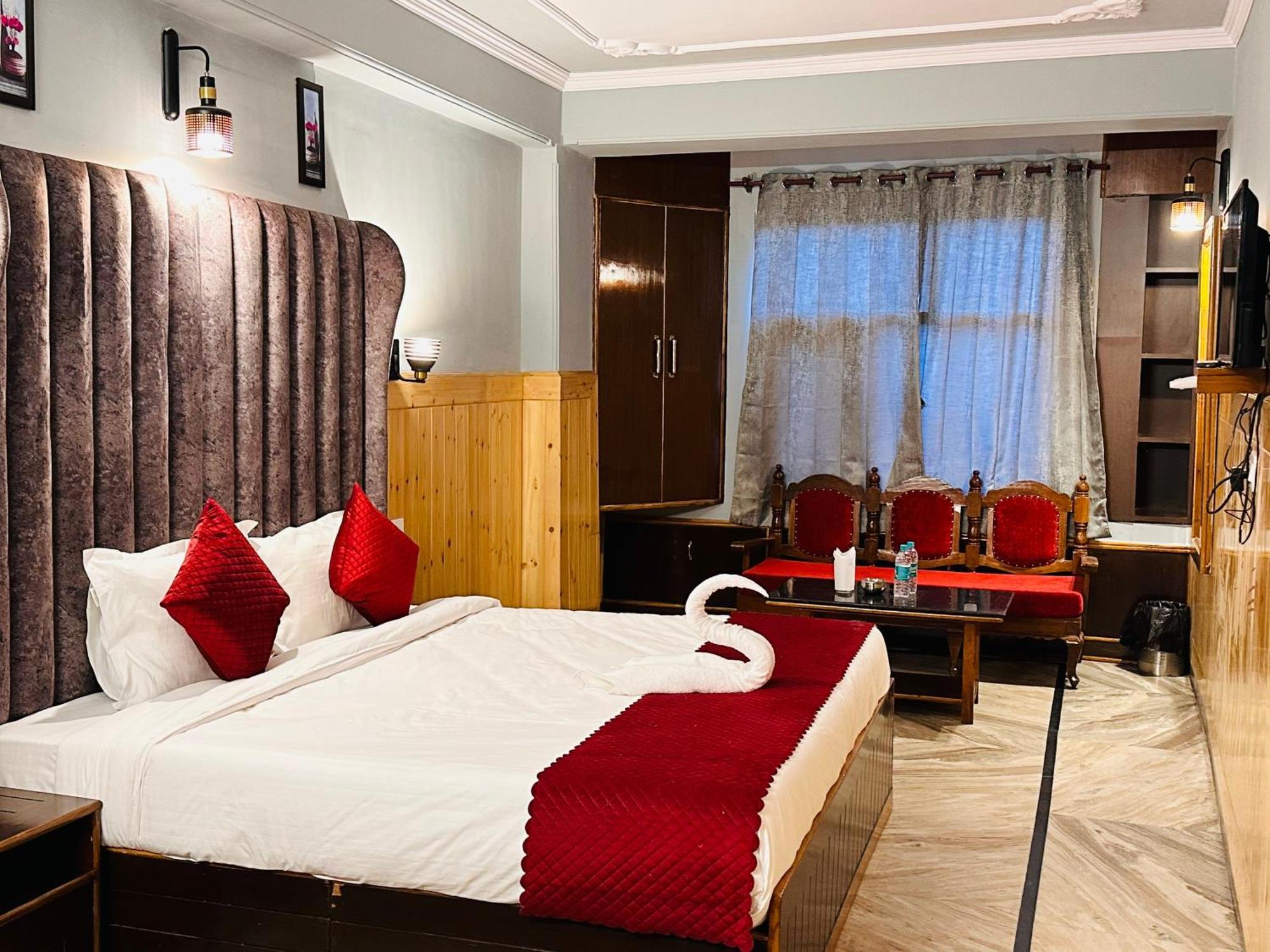 Hotel Avalanche Shimla Bagian luar foto