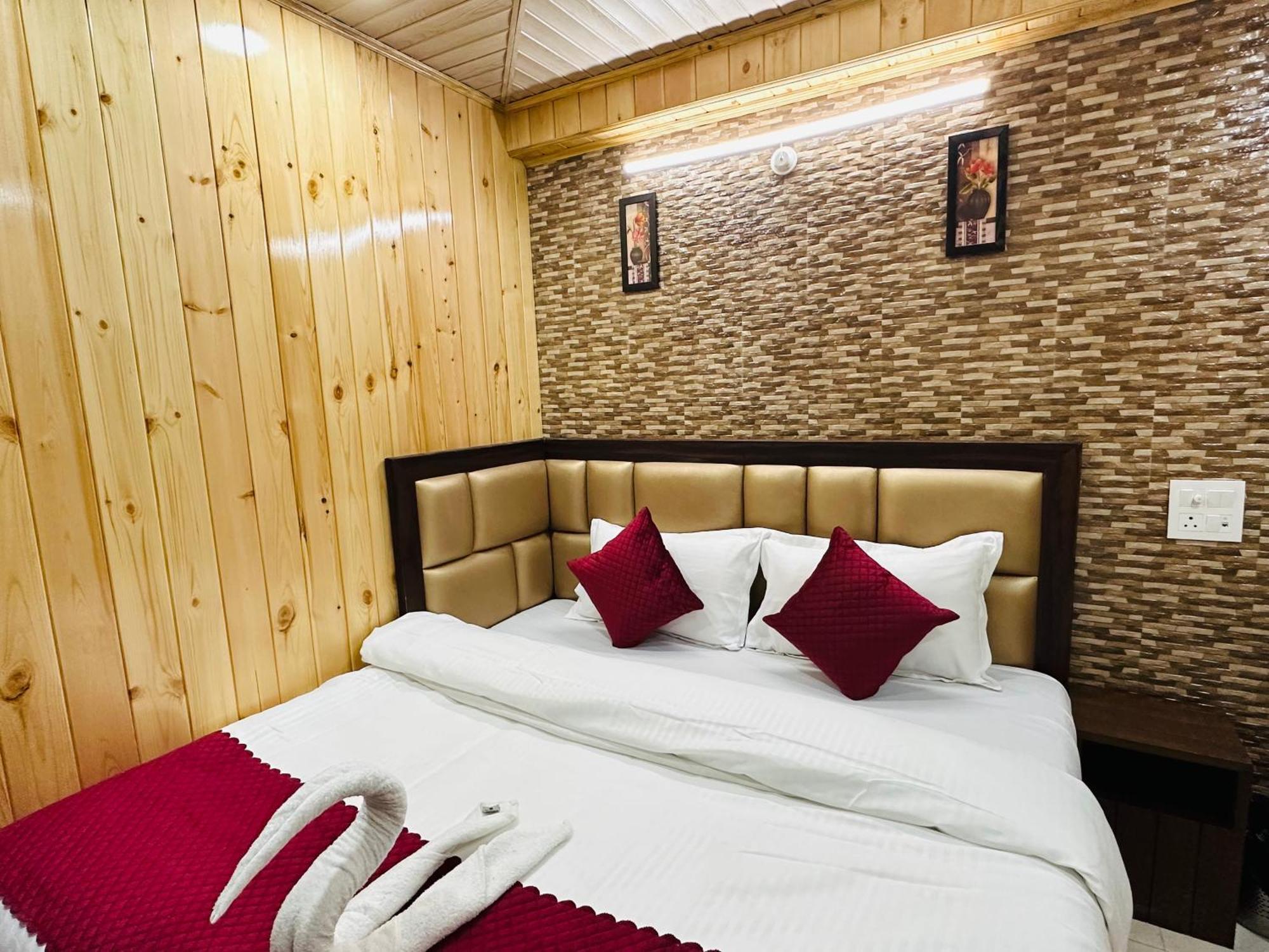 Hotel Avalanche Shimla Bagian luar foto